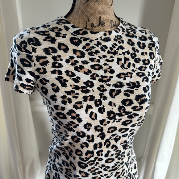 BR Cozy Slub animal print Round neck Tee | Big Cat print - Picture 2 of 6